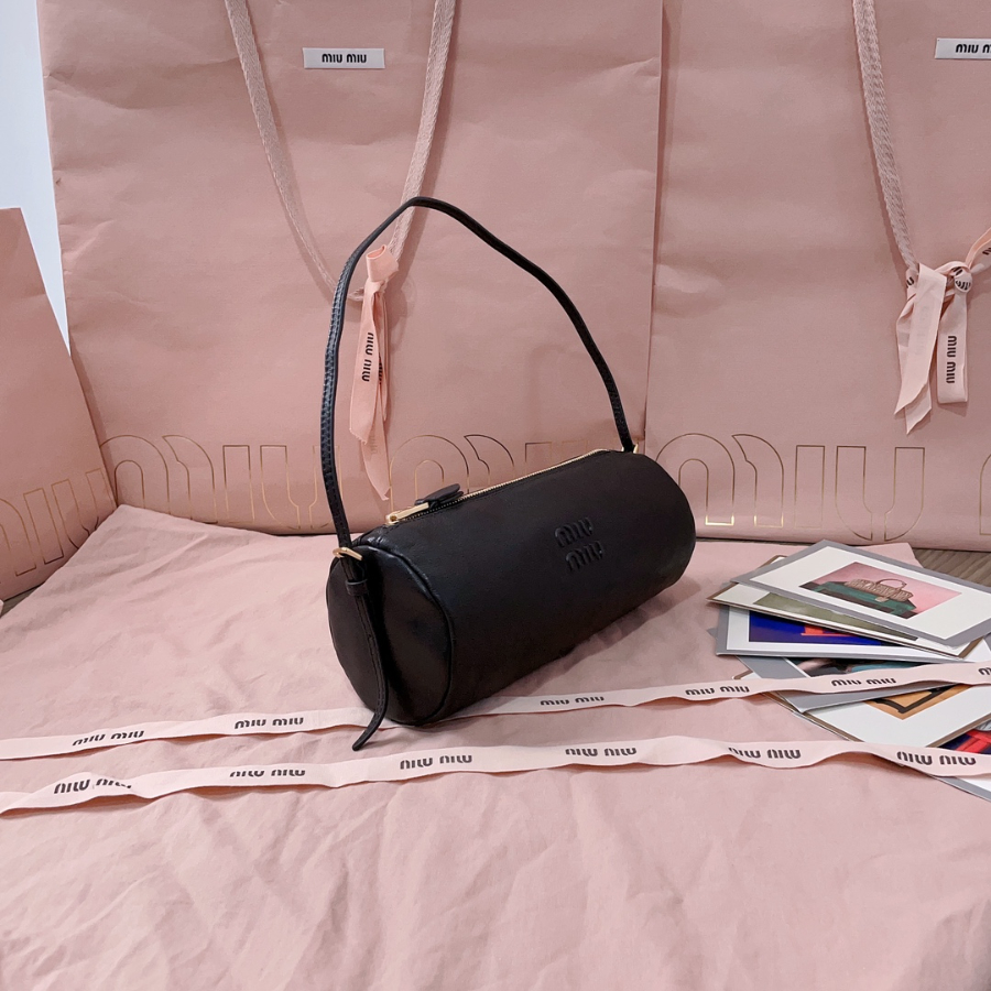 미우미우 나파 가죽 파우치 2299cm 5NE851 블랙3.jpg