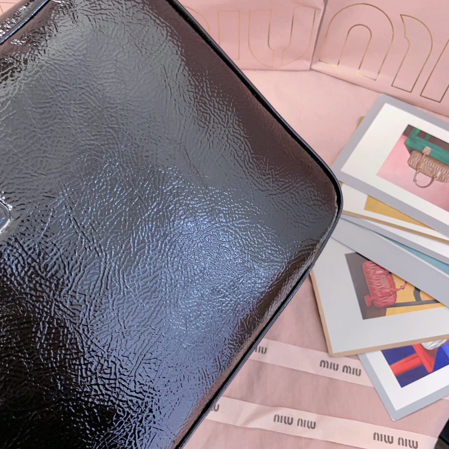 미우미우 나플락 페이던트 가죽 보 백 블랙 5BB117 342312cm9.jpg