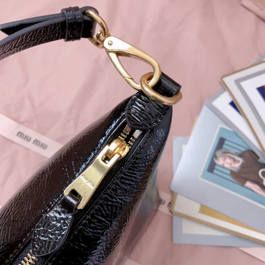 미우미우 나플락 페이던트 가죽 파우치 블랙 5NE841 1925.514cm9.jpg