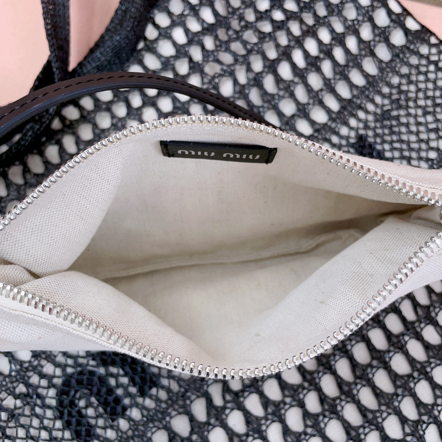 미우미우 로고 프린트 우븐 탑 핸들백 3540cm 블랙8.jpg