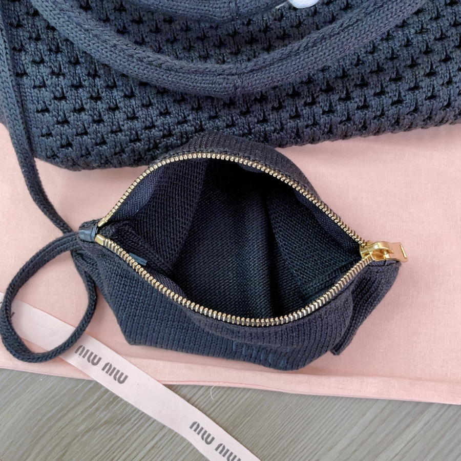 미우미우 모노그램 니트 토트백 282612.5cm 블랙7.jpg