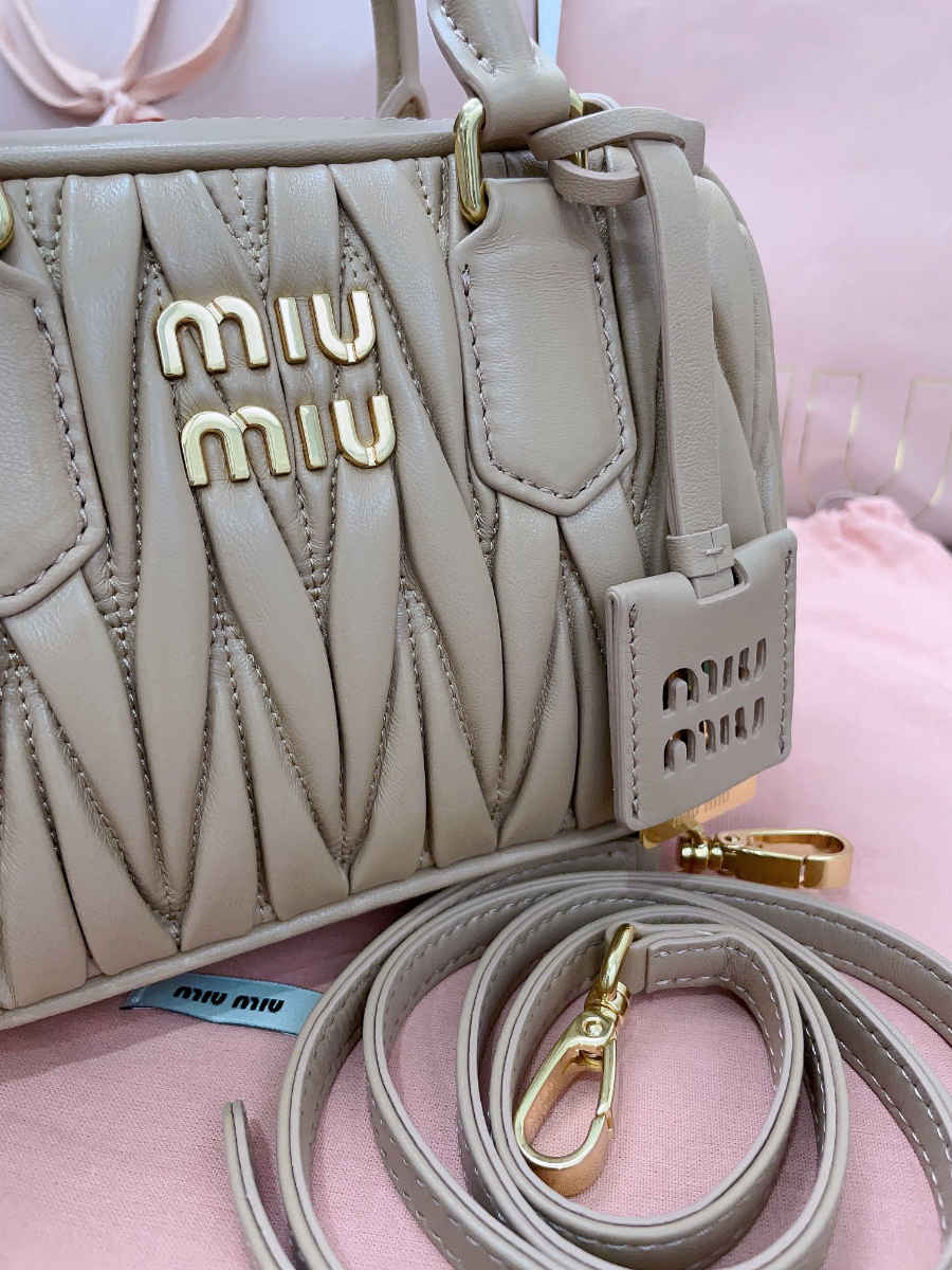 미우미우 미우미우 마테라쎄 나파 가죽 가방 5BB123 19136cm 라이트 커피9.jpg