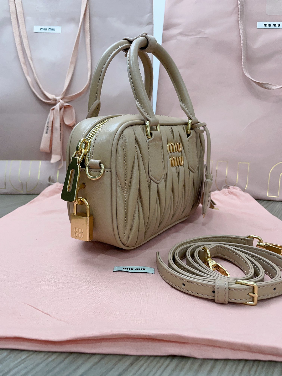 미우미우 미우미우 마테라쎄 나파 가죽 가방 5BB123 19136cm 라이트 커피3.jpg