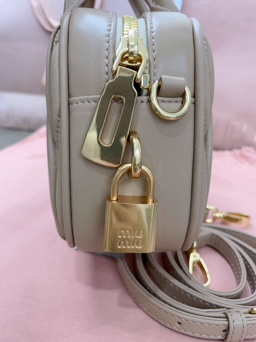 미우미우 미우미우 마테라쎄 나파 가죽 가방 5BB123 19136cm 라이트 커피6.jpg