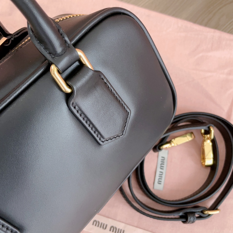 미우미우 아르카디 가죽 백 5BB142 2210.57.5cm 블랙7.jpg