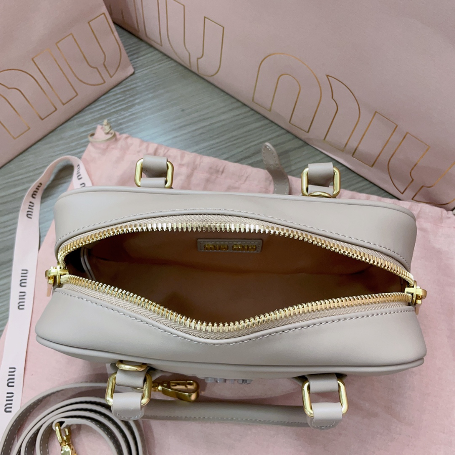 미우미우 아르카디 가죽 백 5BB142 2210.57.5cm 스톤8.jpg