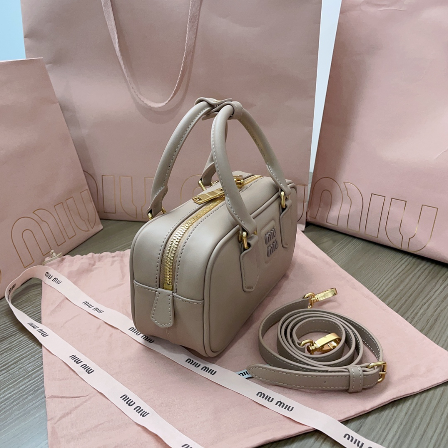 미우미우 아르카디 가죽 백 5BB142 2210.57.5cm 스톤3.jpg