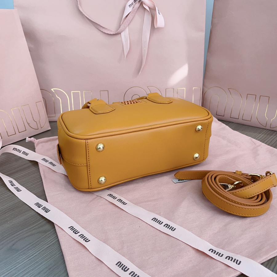 미우미우 아르카디 가죽 백 5BB142 2210.57.5cm 황토색3.jpg