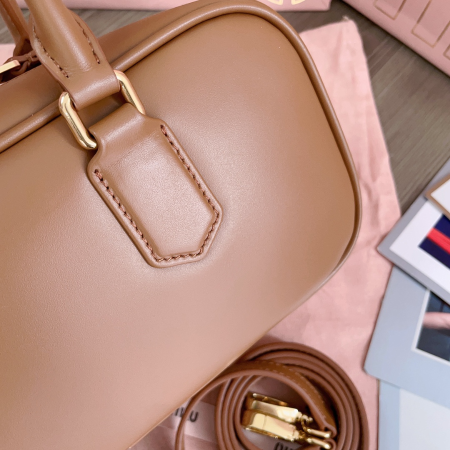 미우미우 아르카디 가죽 백 5BB148 27129cm 코냑7.jpg