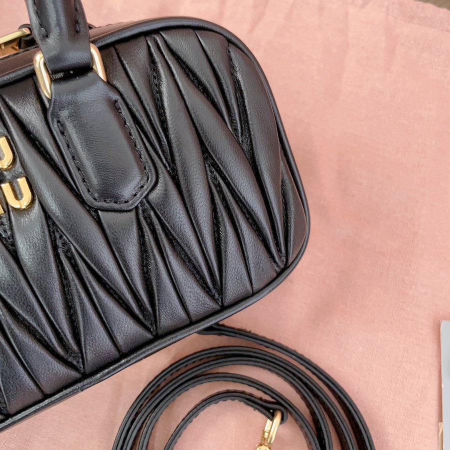 미우미우 아르카디 마테라쎄 나파 가죽 미니 백 19105cm 5BP088 블랙8.jpg