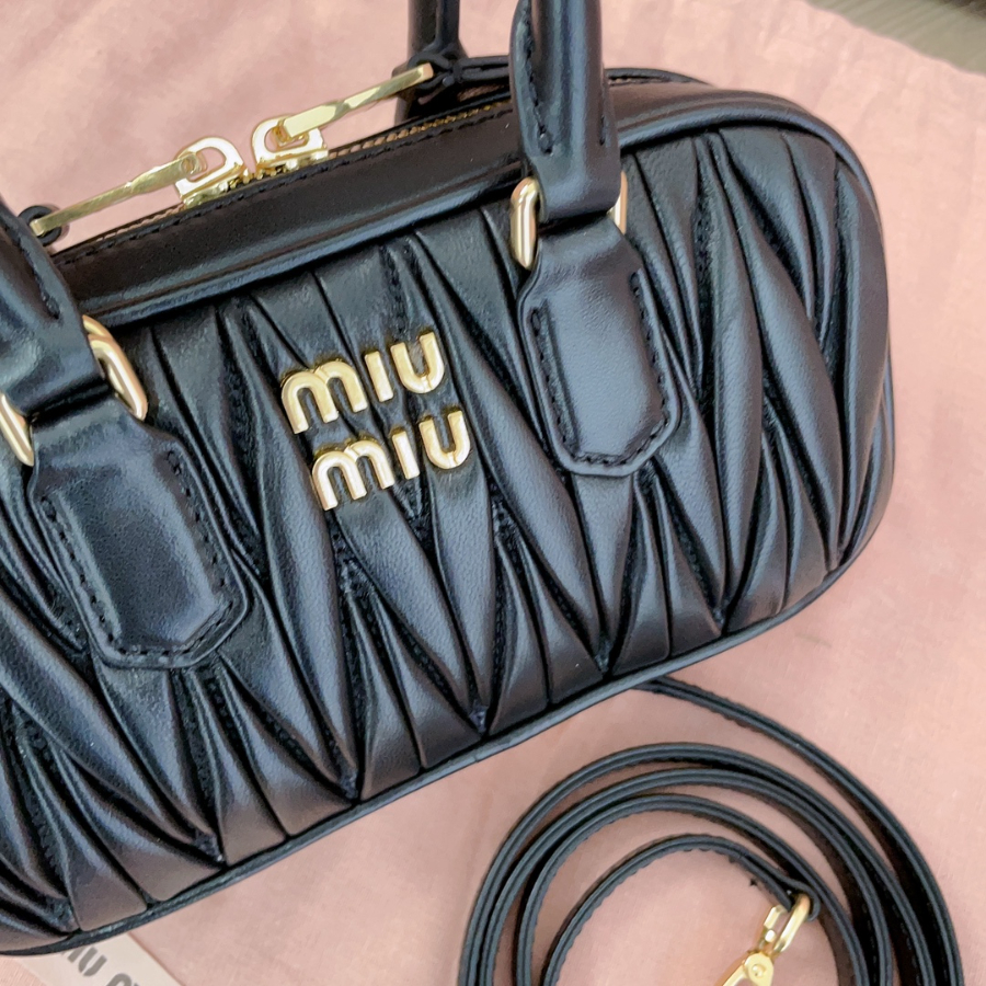 미우미우 아르카디 마테라쎄 나파 가죽 미니 백 19105cm 5BP088 블랙7.jpg