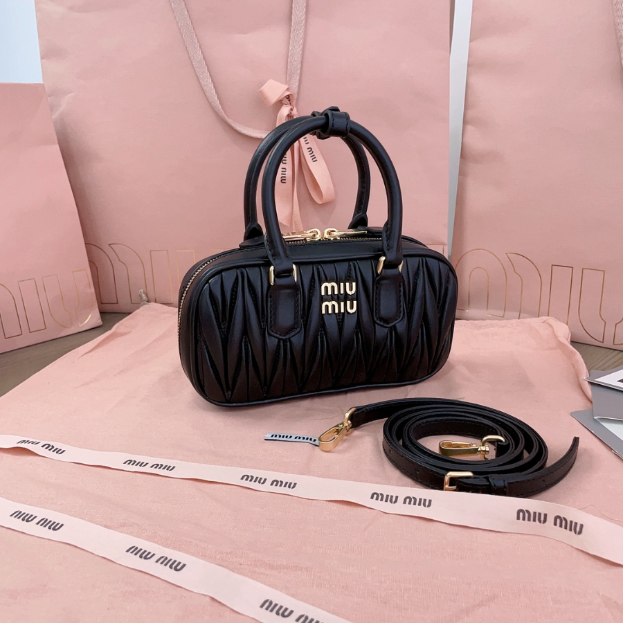 미우미우 아르카디 마테라쎄 나파 가죽 미니 백 19105cm 5BP088 블랙1.jpg