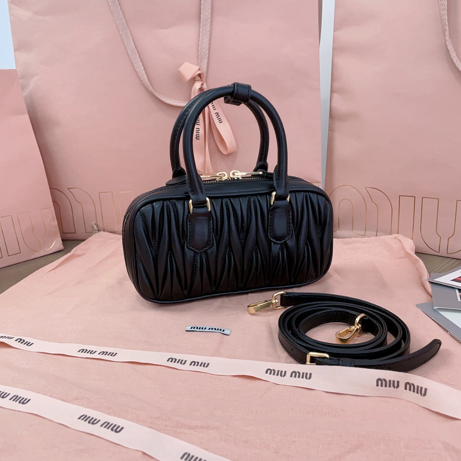 미우미우 아르카디 마테라쎄 나파 가죽 미니 백 19105cm 5BP088 블랙2.jpg