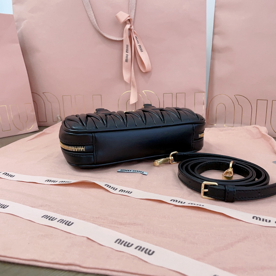 미우미우 아르카디 마테라쎄 나파 가죽 미니 백 19105cm 5BP088 블랙4.jpg