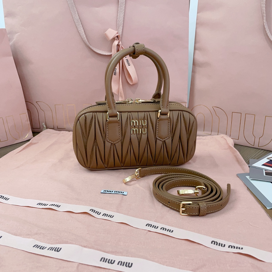 미우미우 아르카디 마테라쎄 나파 가죽 미니 백 19105cm 5BP088 커피1.jpg