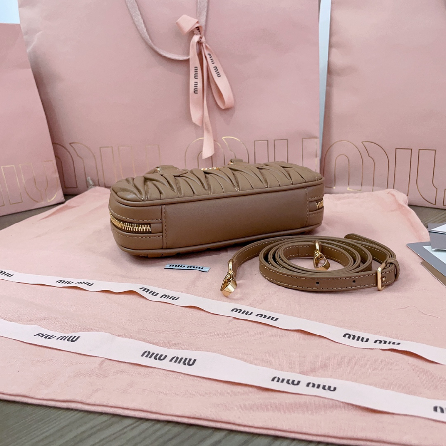 미우미우 아르카디 마테라쎄 나파 가죽 미니 백 19105cm 5BP088 커피4.jpg