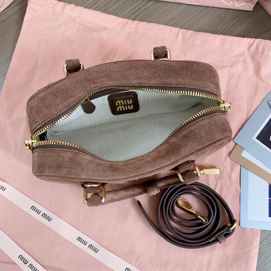 미우미우 아르카디 스웨이드 탑 핸들 백 5BB142 2210.57.5cm 다크 브라운6.jpg