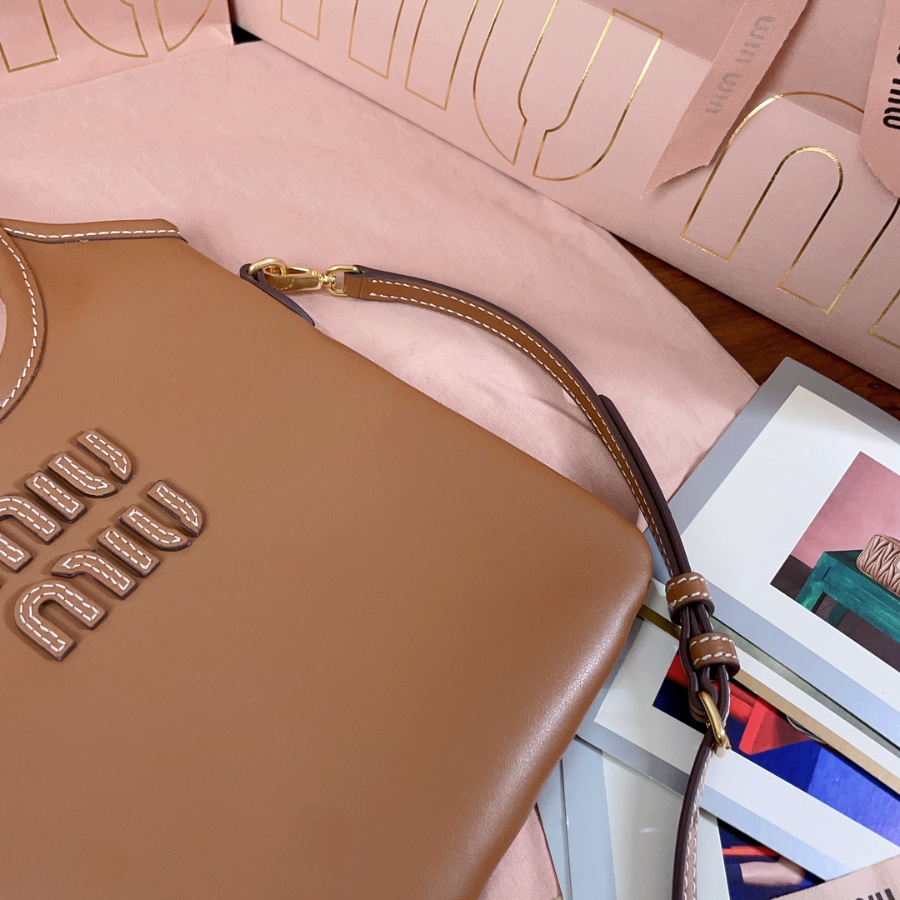 미우미우 아이비 가죽 핸드백 5BA281 2024cm 브라운7.jpg