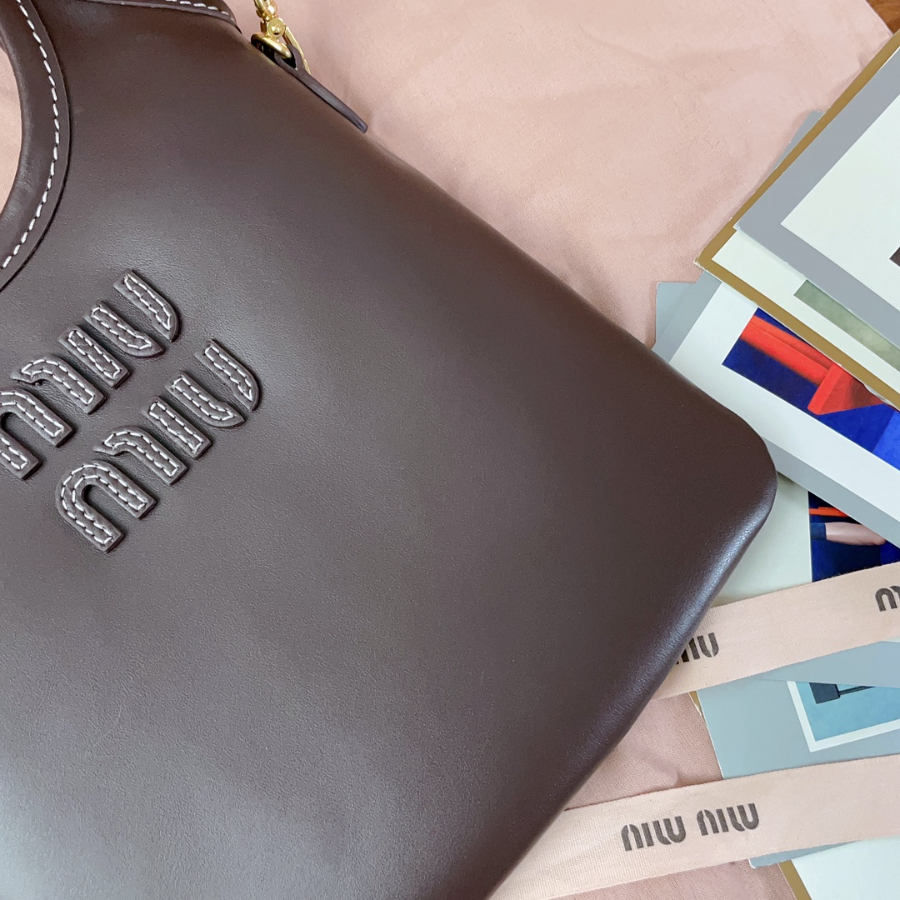 미우미우 아이비 가죽 핸드백 5BA281 2024cm 초콜릿8.jpg