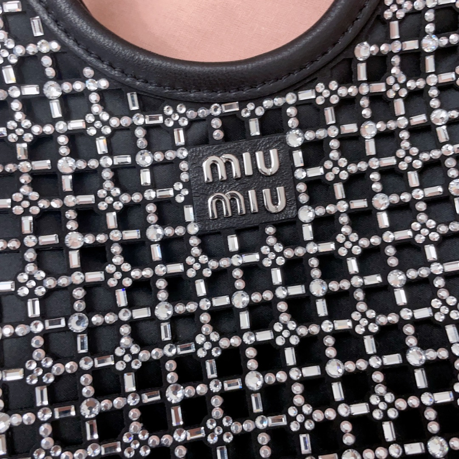 미우미우 아이비 큐빅 백 5BA281 2024cm 블랙7.jpg