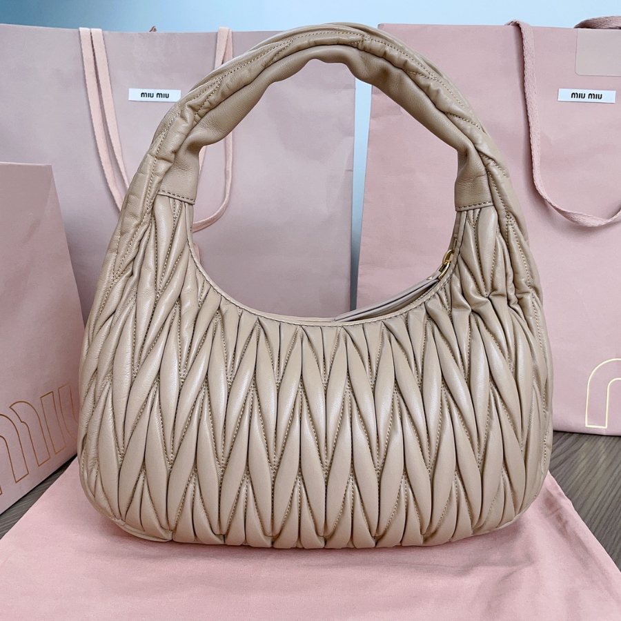 미우미우 완더 마테라쎼 나파 가죽 호보 백 5BC108 292410cm 다크 누드2.jpg