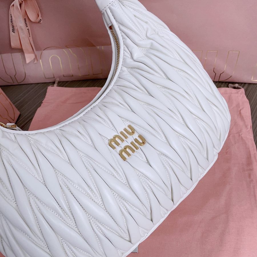 미우미우 완더 마테라쎼 나파 가죽 호보 백 5BC108 292410cm 화이트6.jpg