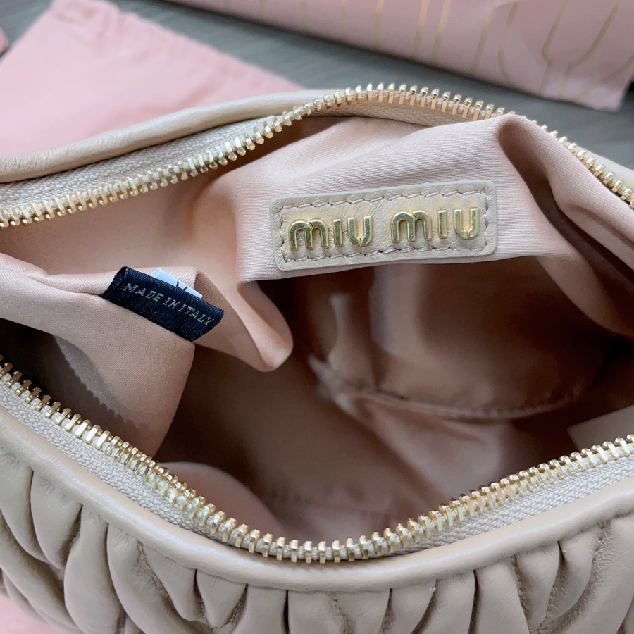 미우미우 완더 마테라쎼 나파 가죽 호보 백 5BC153 25187cm 라이트 브라운9.jpg