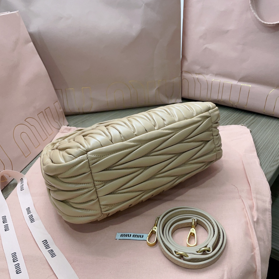 미우미우 완더 마테라쎼 나파 가죽 호보 백 5BC153 25187cm 라이트 브라운4.jpg