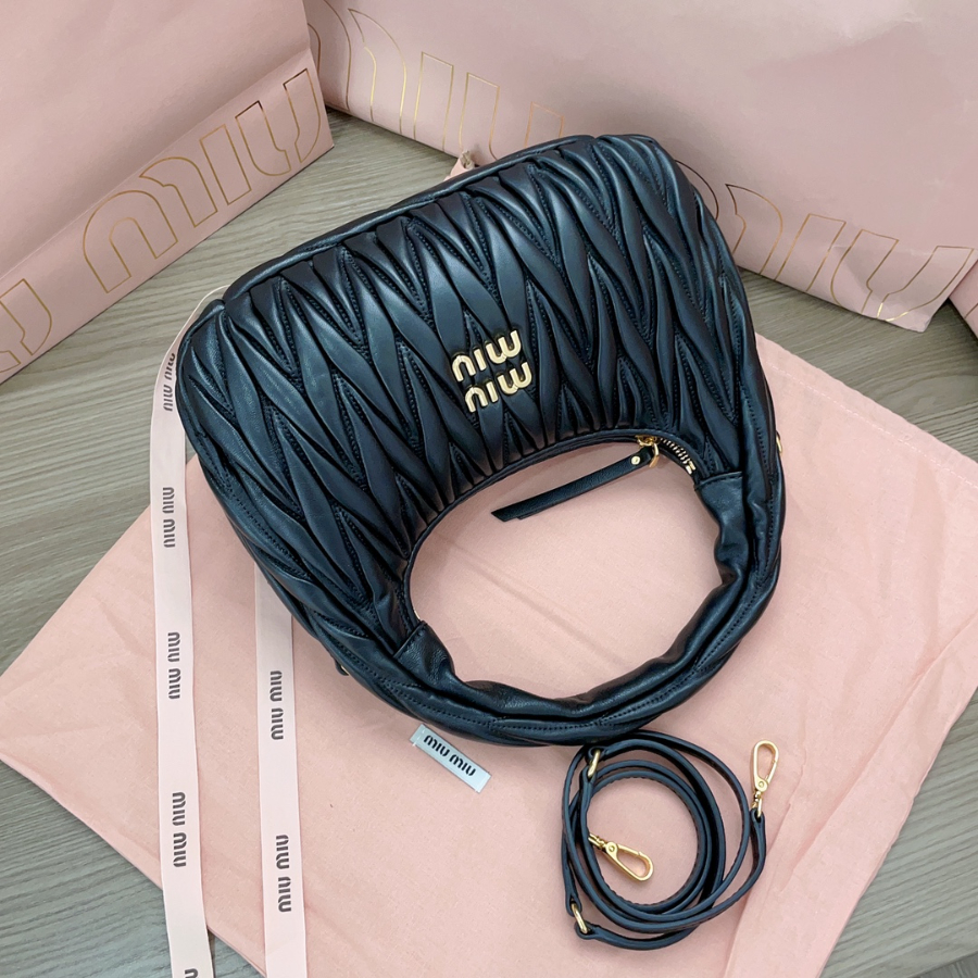 미우미우 완더 마테라쎼 나파 가죽 호보 백 5BC153 25187cm 블랙4.jpg