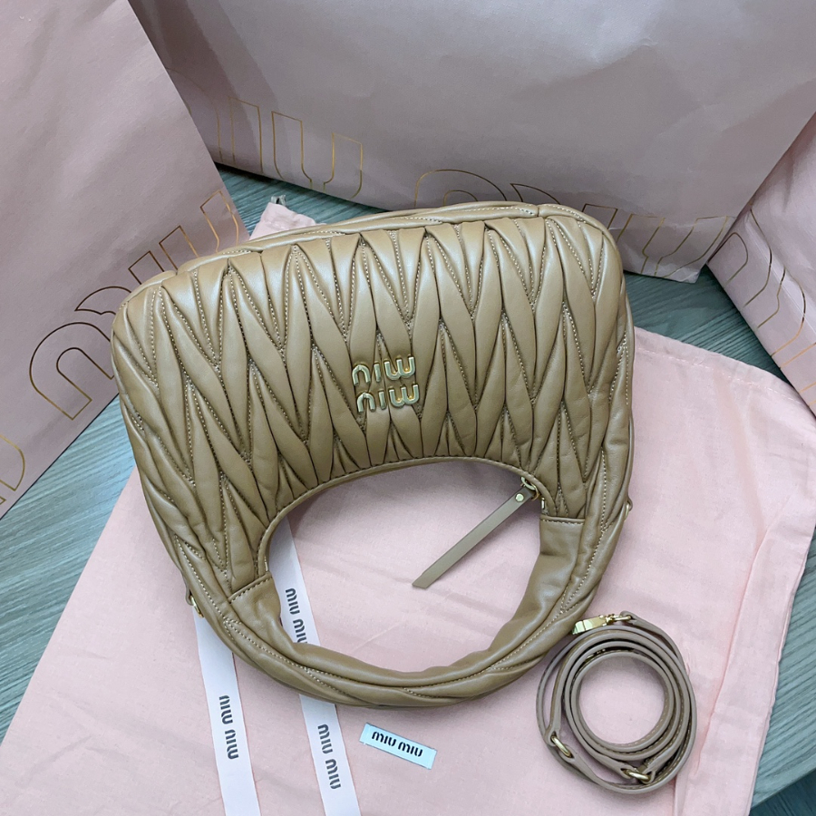 미우미우 완더 마테라쎼 나파 가죽 호보 백 5BC153 25187cm 커피6.jpg