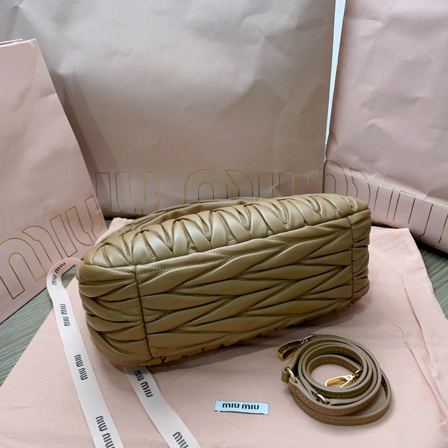 미우미우 완더 마테라쎼 나파 가죽 호보 백 5BC153 25187cm 커피4.jpg