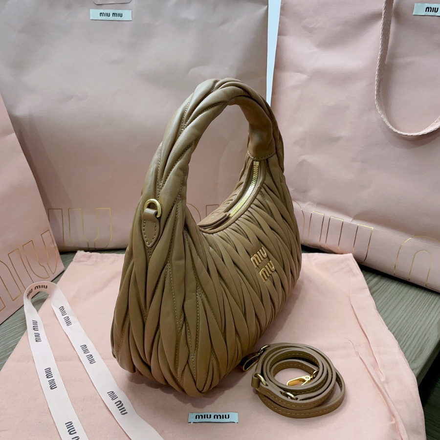 미우미우 완더 마테라쎼 나파 가죽 호보 백 5BC153 25187cm 커피3.jpg