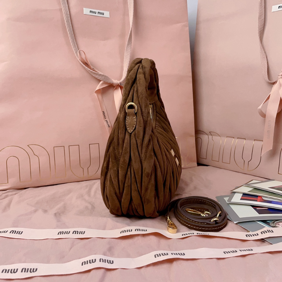 미우미우 완더 마틀라쎄 스웨이드 백 다크 브라운 5BC125 23137cm3.jpg