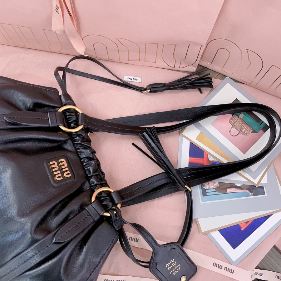 미우미우 쥬아 나파 백 블랙 5BG306 321610.5cm7.jpg