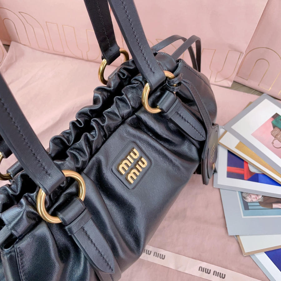 미우미우 쥬아 나파 백 블랙 5BG306 321610.5cm9.jpg
