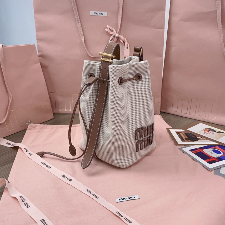 미우미우 캔버스 버킷백 5BE090 1622.514cm3.jpg