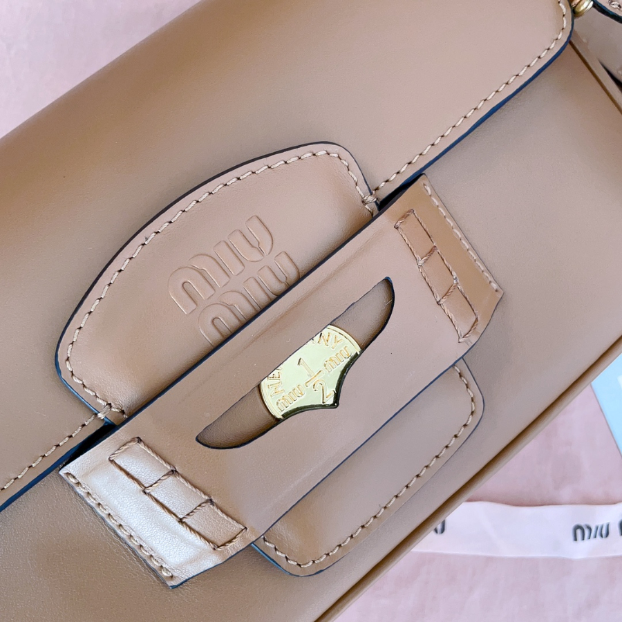 미우미우 패니 가죽 백 2313.55cm 5BD270 꼬냑7.jpg