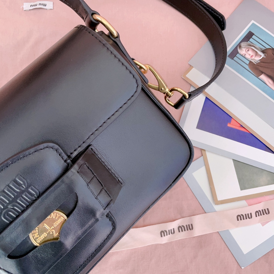 미우미우 패니 가죽 백 2313.55cm 5BD270 블랙8.jpg