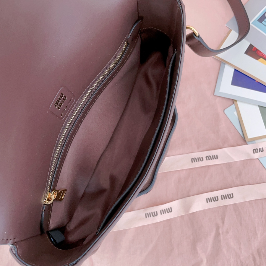 미우미우 패니 가죽 백 2313.55cm 5BD270 와인9.jpg